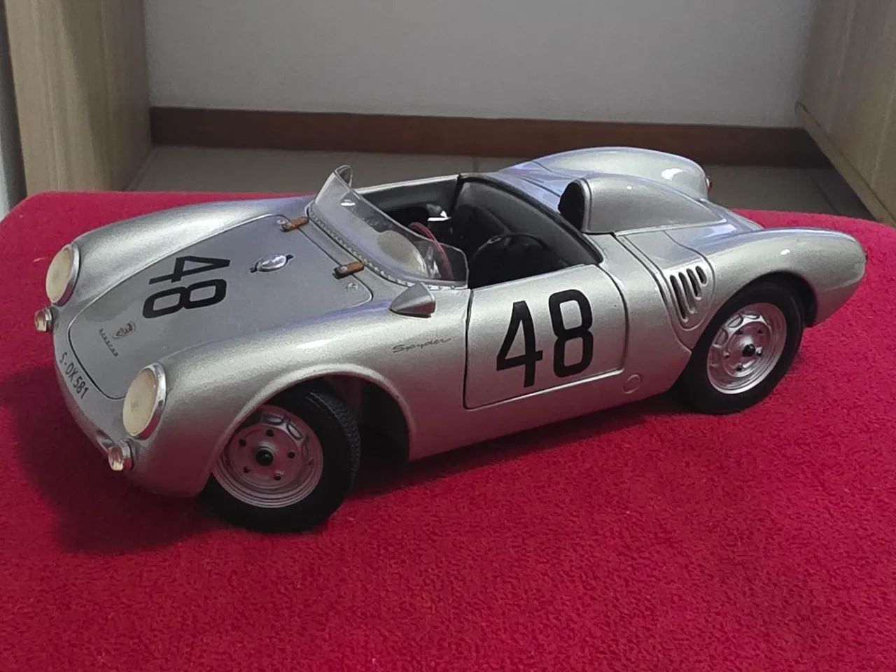 Miniatura 1:18 porsche 550 spyder 1000km buenos aires raro maisto