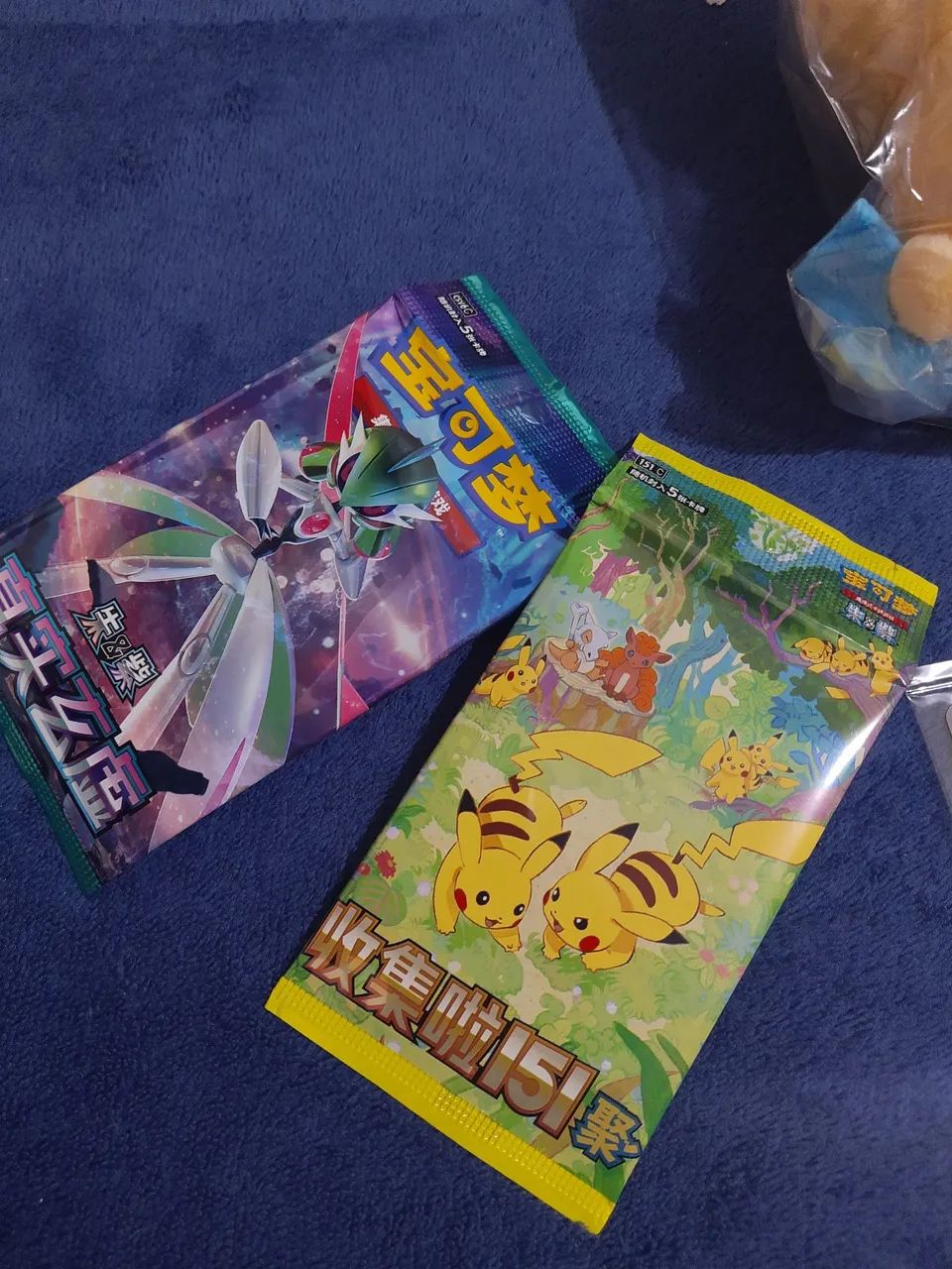 Cartas pokémon + pelúcia + lata - Foto 3