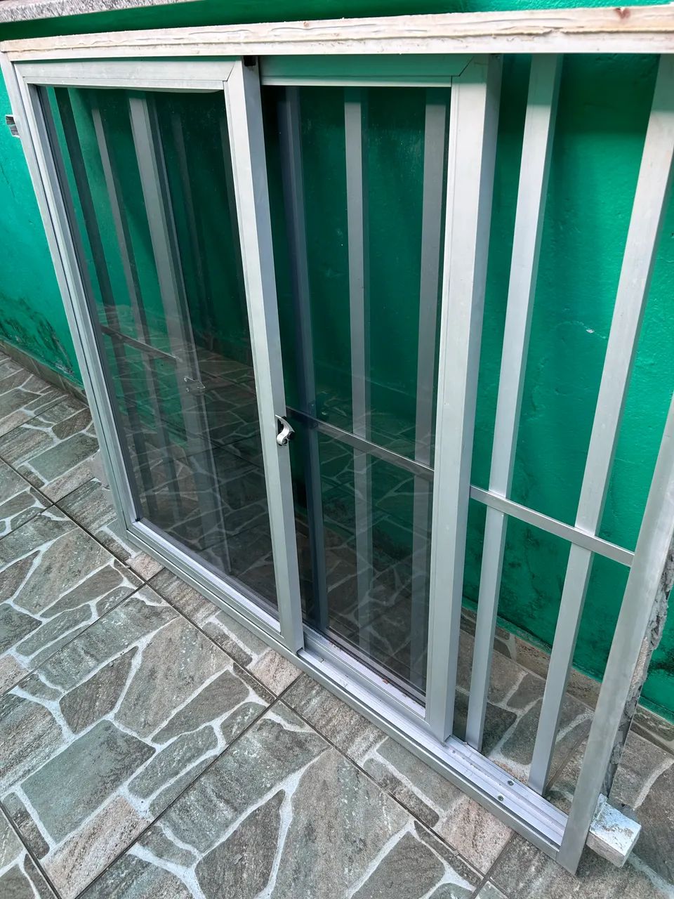 janela de alumínio com vidro é grande  - Foto 2