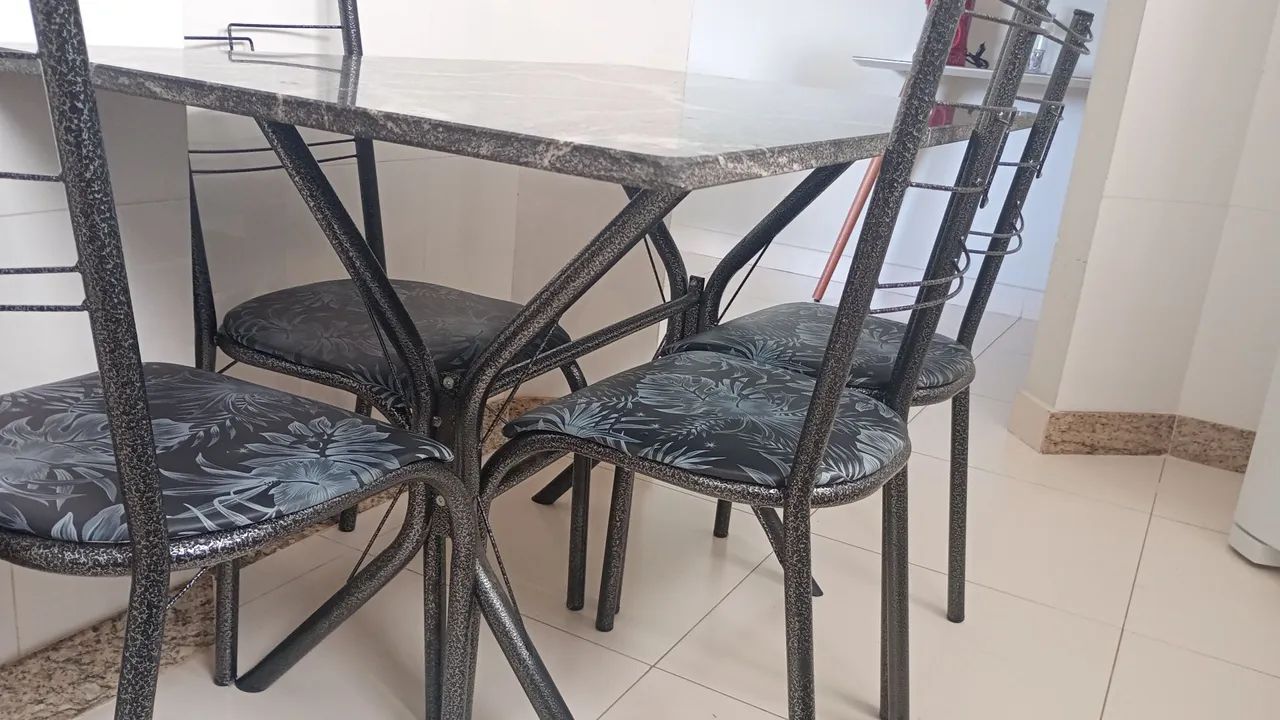 Mesa com tampo de mármore  - Foto 3