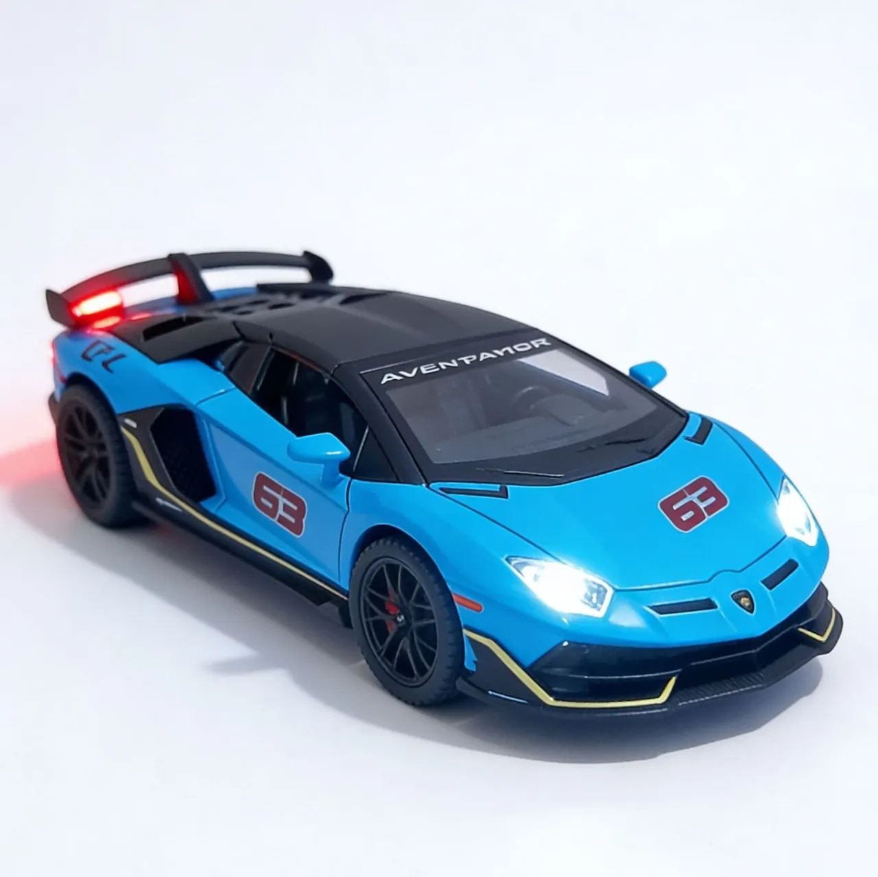 Miniatura de metal Lamborghini Aventador SVJ de escala 1:28