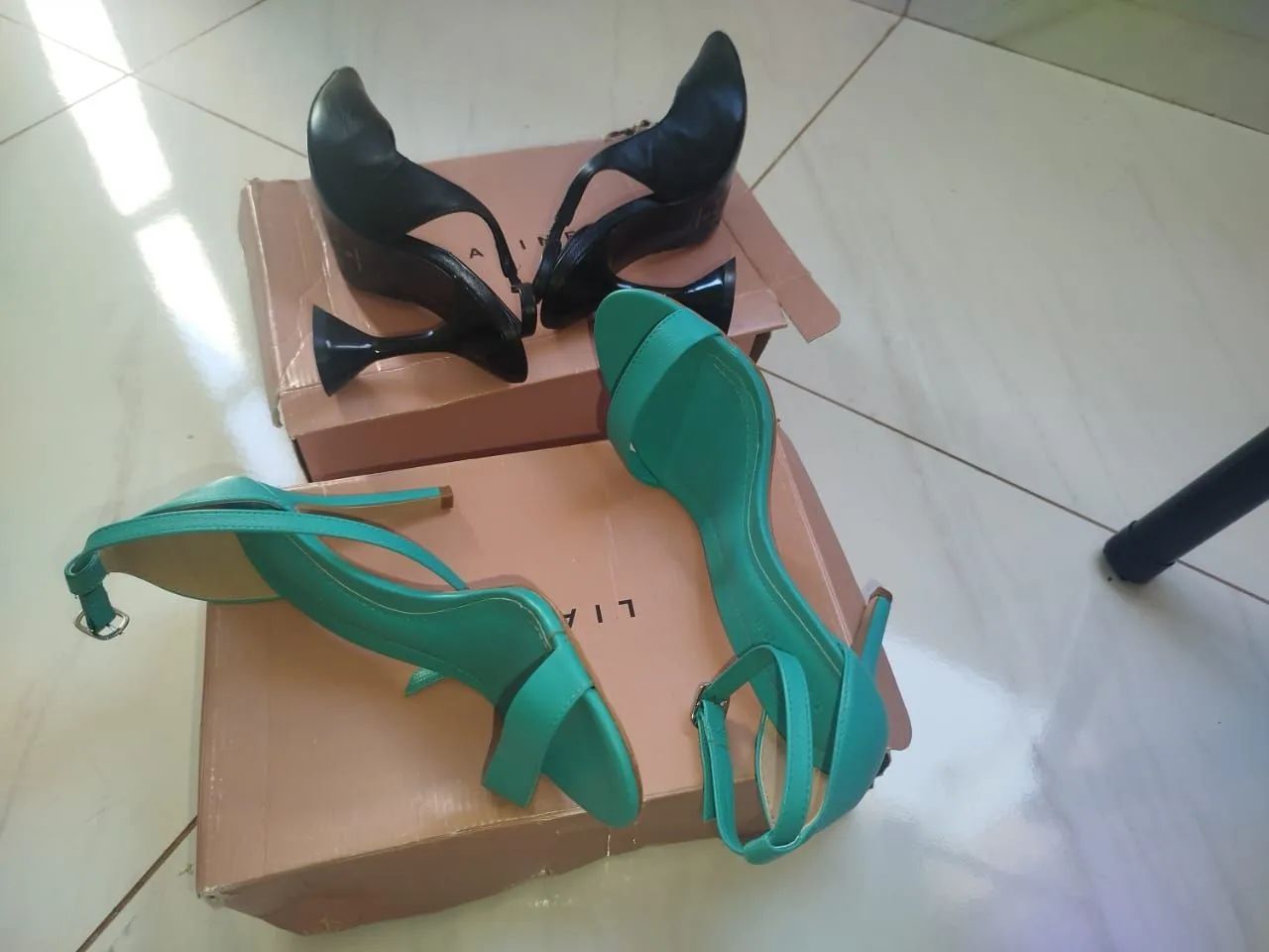 Combo imperdível scarpin+sandália "Couro" - Foto 3