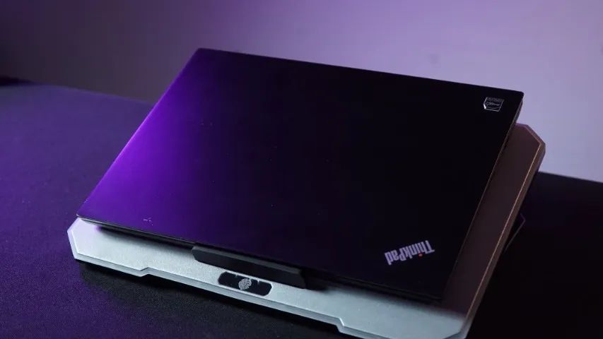 Lenovo ThinkPad | Core i7-10510U | Intel UHD | 32GB DDR4 por R