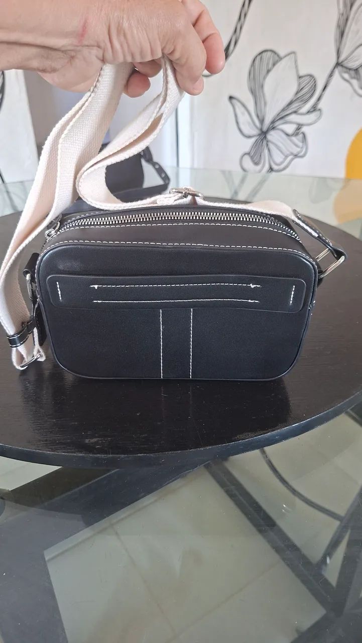 Vende se algumas bolsas feminina  usada algumas vezes  - Foto 2