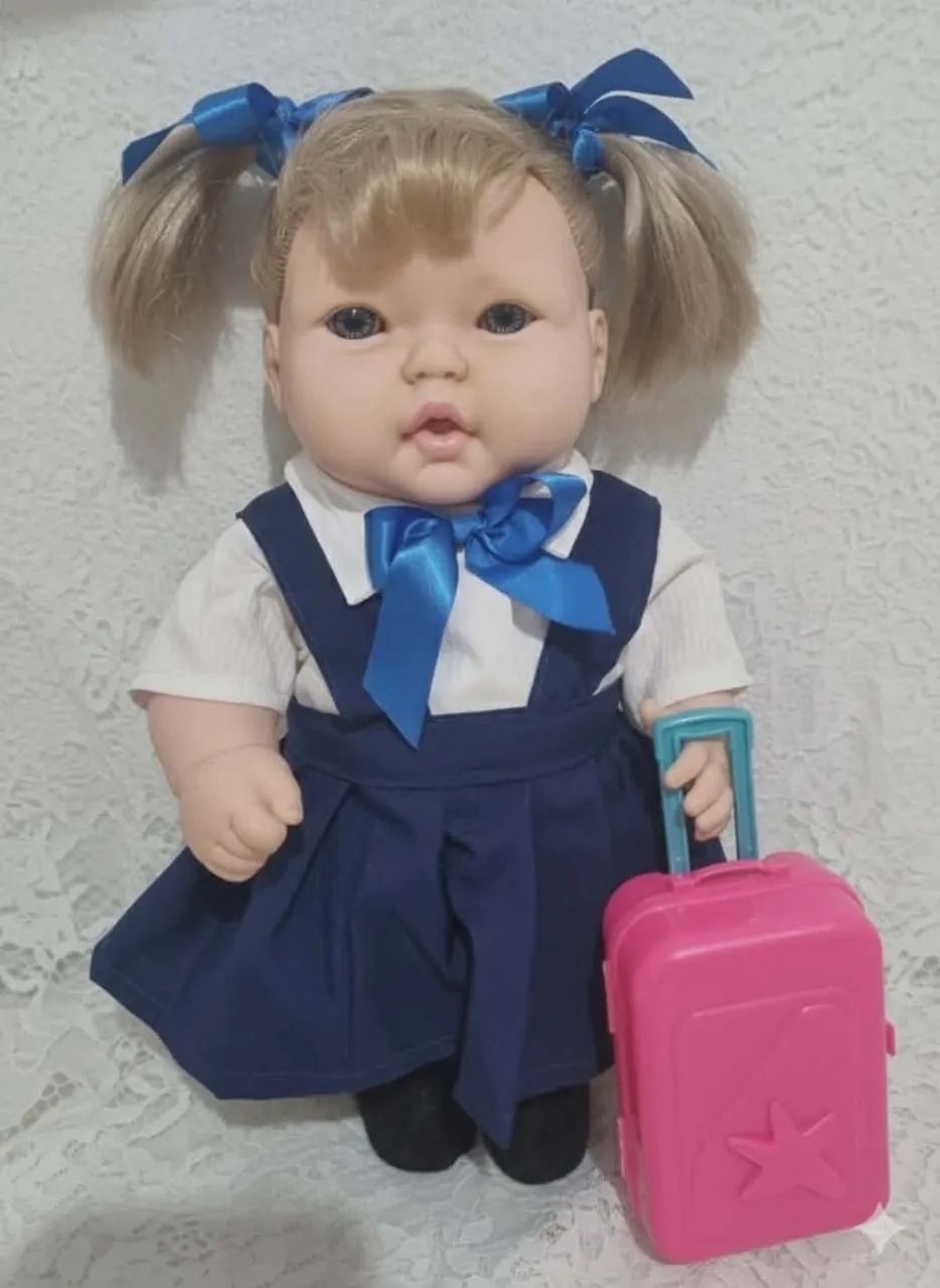 Boneca NENECA Escola