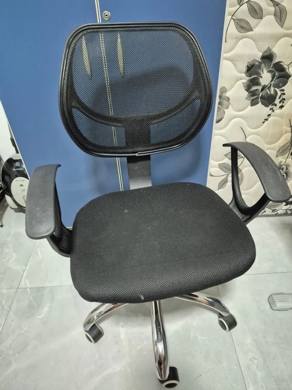 Cadeira de escritório com rodinhas - Foto 2