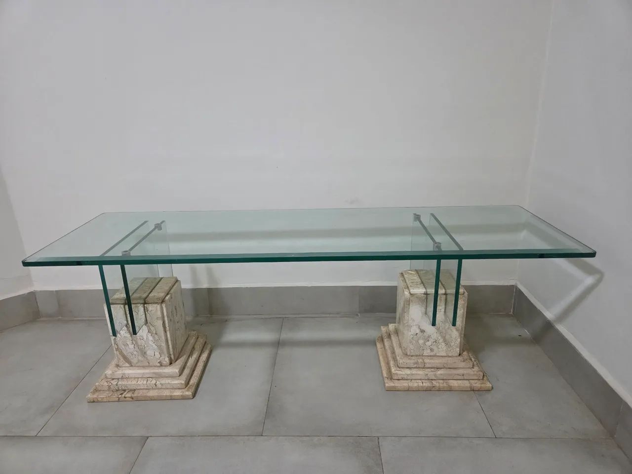 Mesa de Centro com Tampo de Vidro e Base em Pedra Natural - Foto 3
