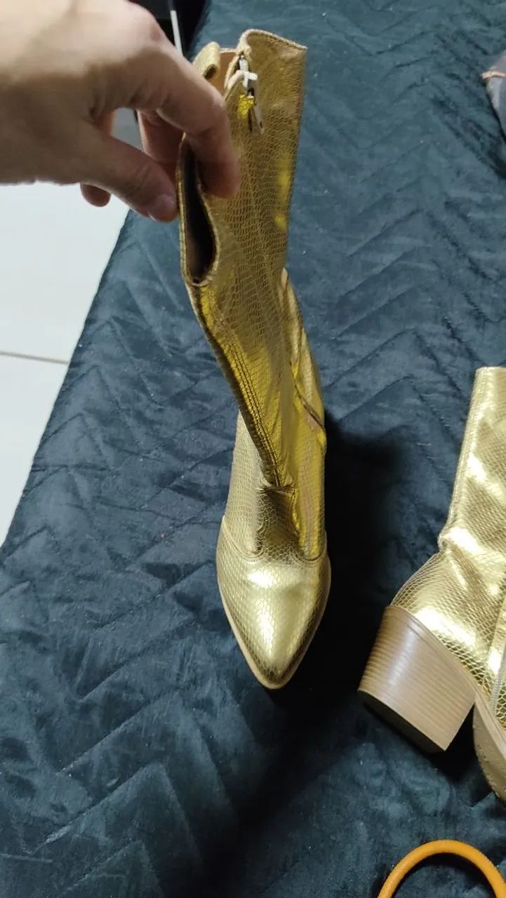 Bota dourada Tam 36 - Foto 2