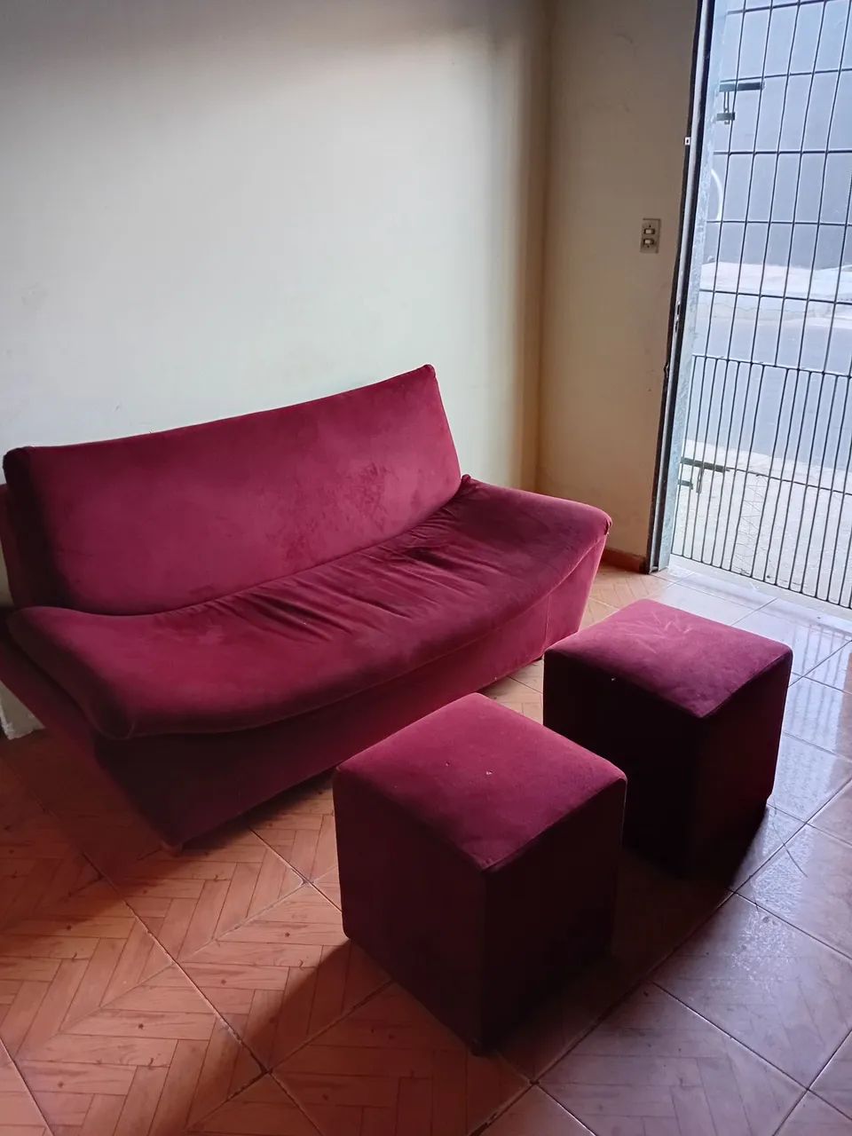 Sofá com 2 puff - Foto 3