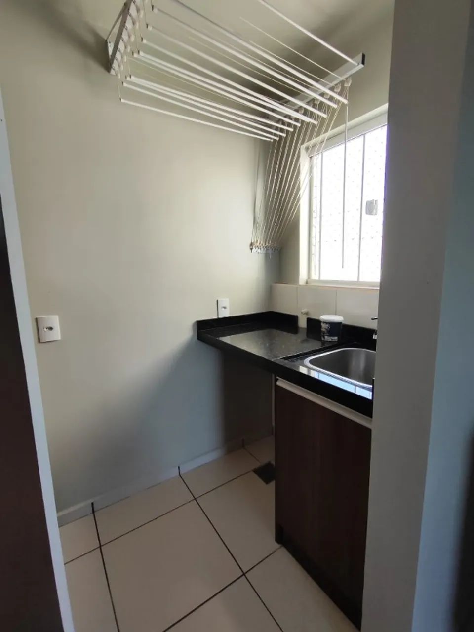 APTO COM 2 QUARTOS SALA, COZINHA E LAVANDERIA COM MOVEIS PLANEJADOS, 1 VAGA COBERTA - Foto 4