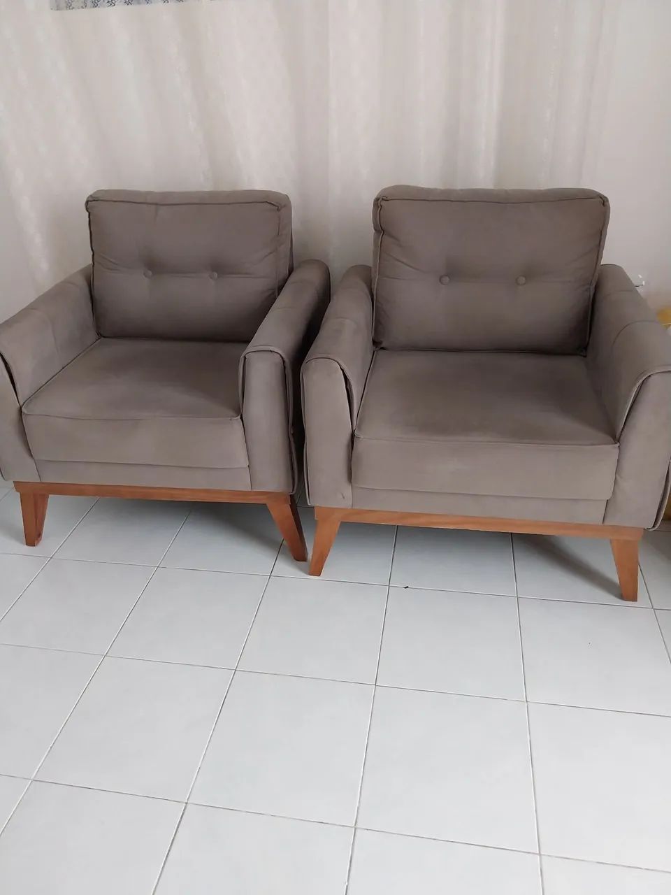 DUAS LINDAS POLTRONAS SEMI NOVAS