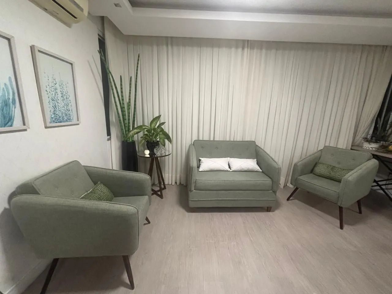 Vende-se poltronas e namoradeira 