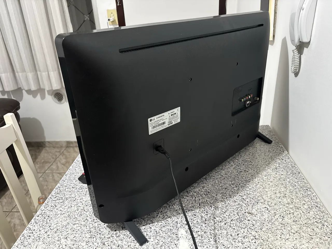 Smart TV LG 32 Polegadas Com Controle e Pés - Sem Detalhes, Pronta para Uso - Foto 4