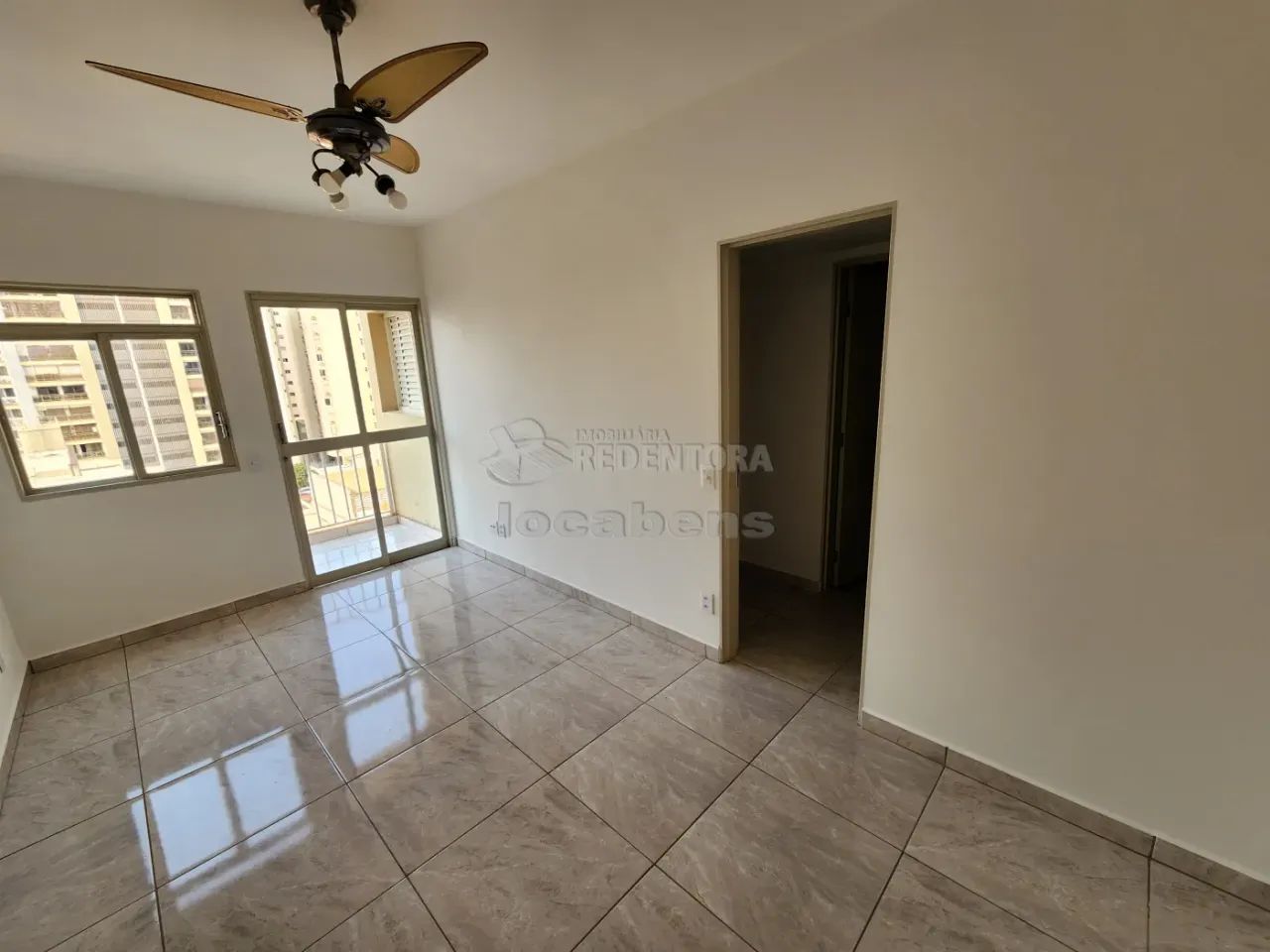Excelente Apartamento com 1 dormitório no Edifício Mônaco