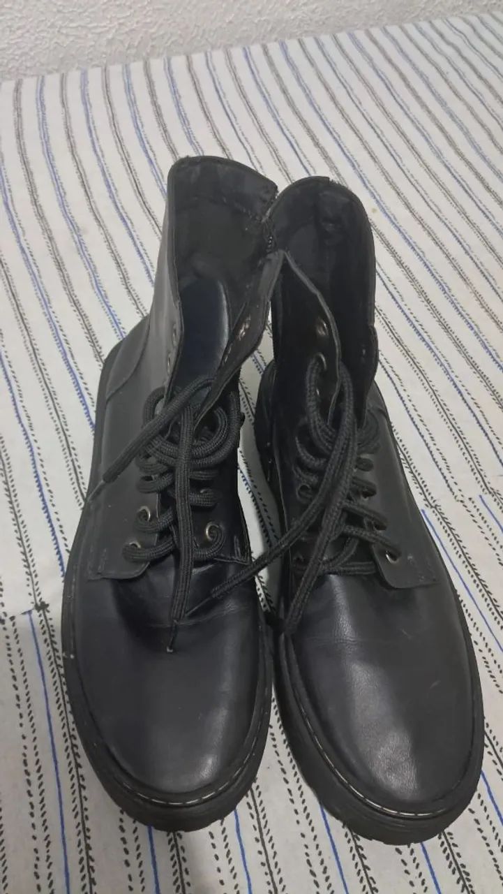 Botas Pretas   - Foto 2