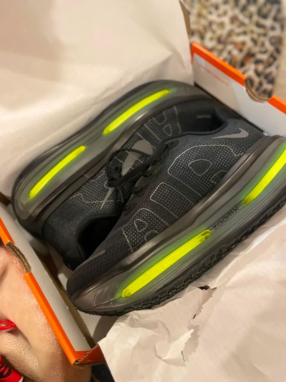 Nike Vomero Premium Black Volt original (com caixa usado) 
