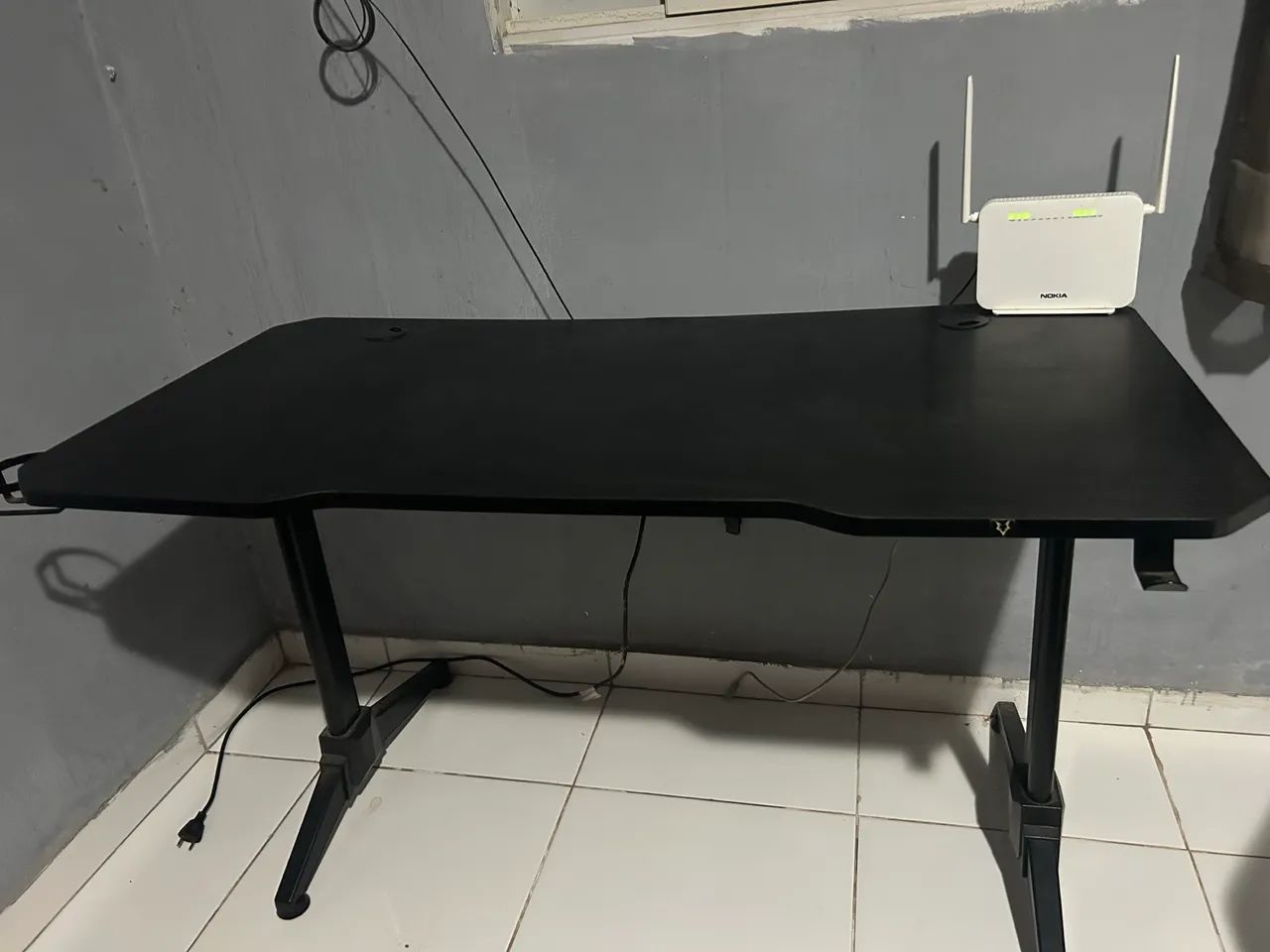 Mesa Gamer Husky Snow - Superfície em Fibra de Carbono + Suporte para Headset e Copo ?