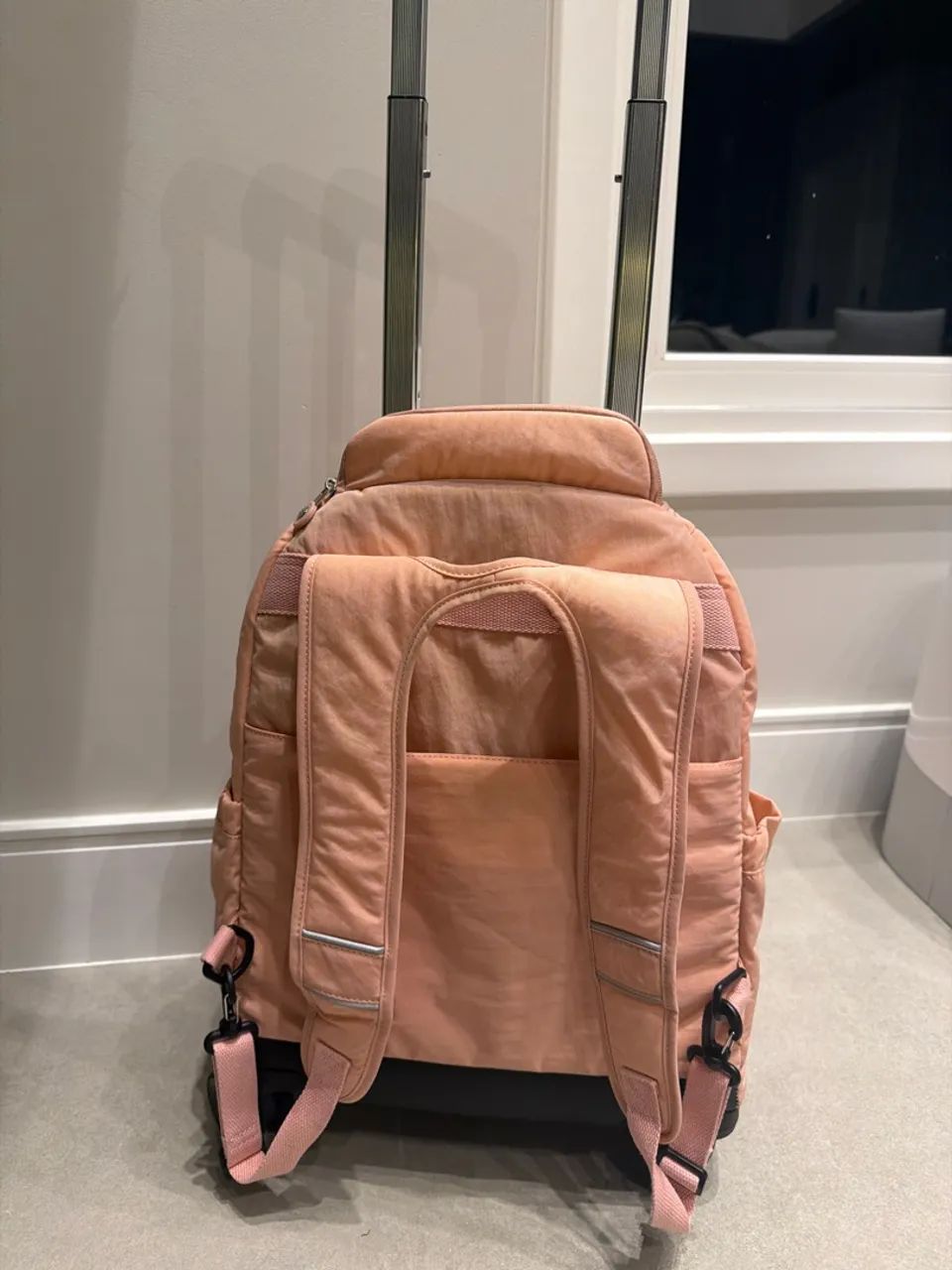 Mochila rosa de rodinha,marca:Menino e Meninaw - Foto 2