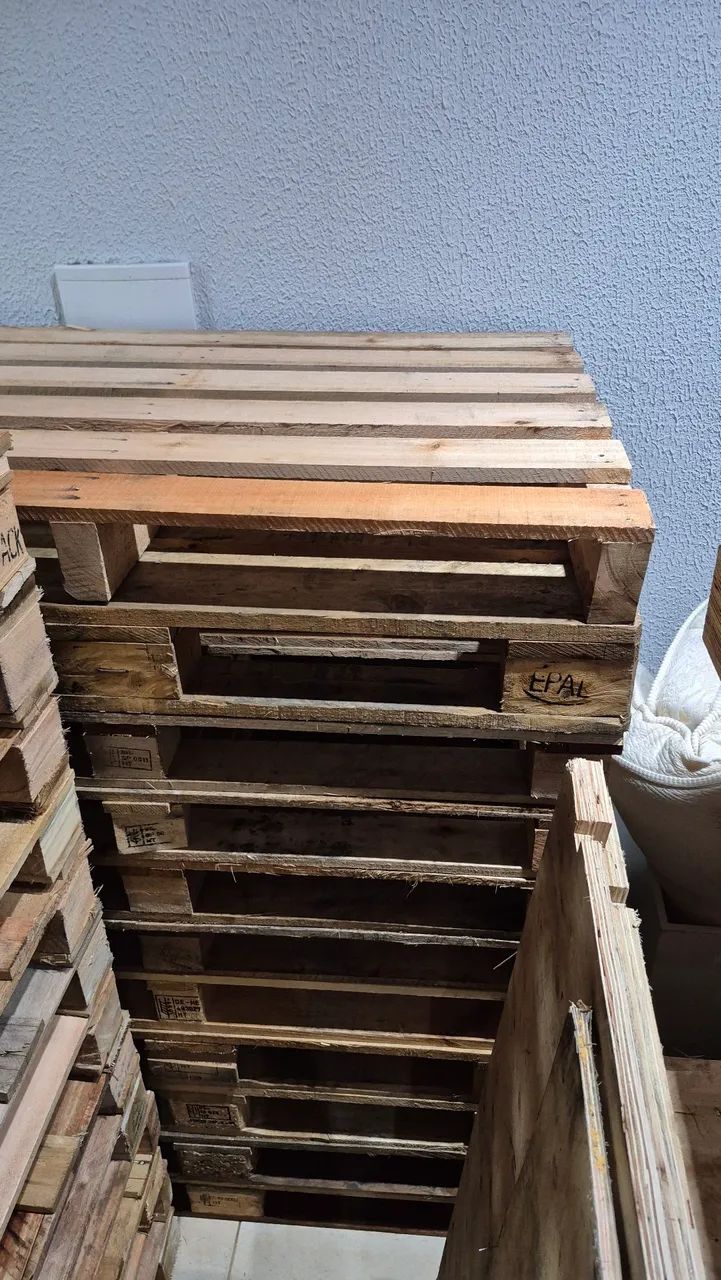 Pallets seminovos madeira eucalipto, medida 1.20 por 0.80 centímetros, entregamos.  - Foto 2
