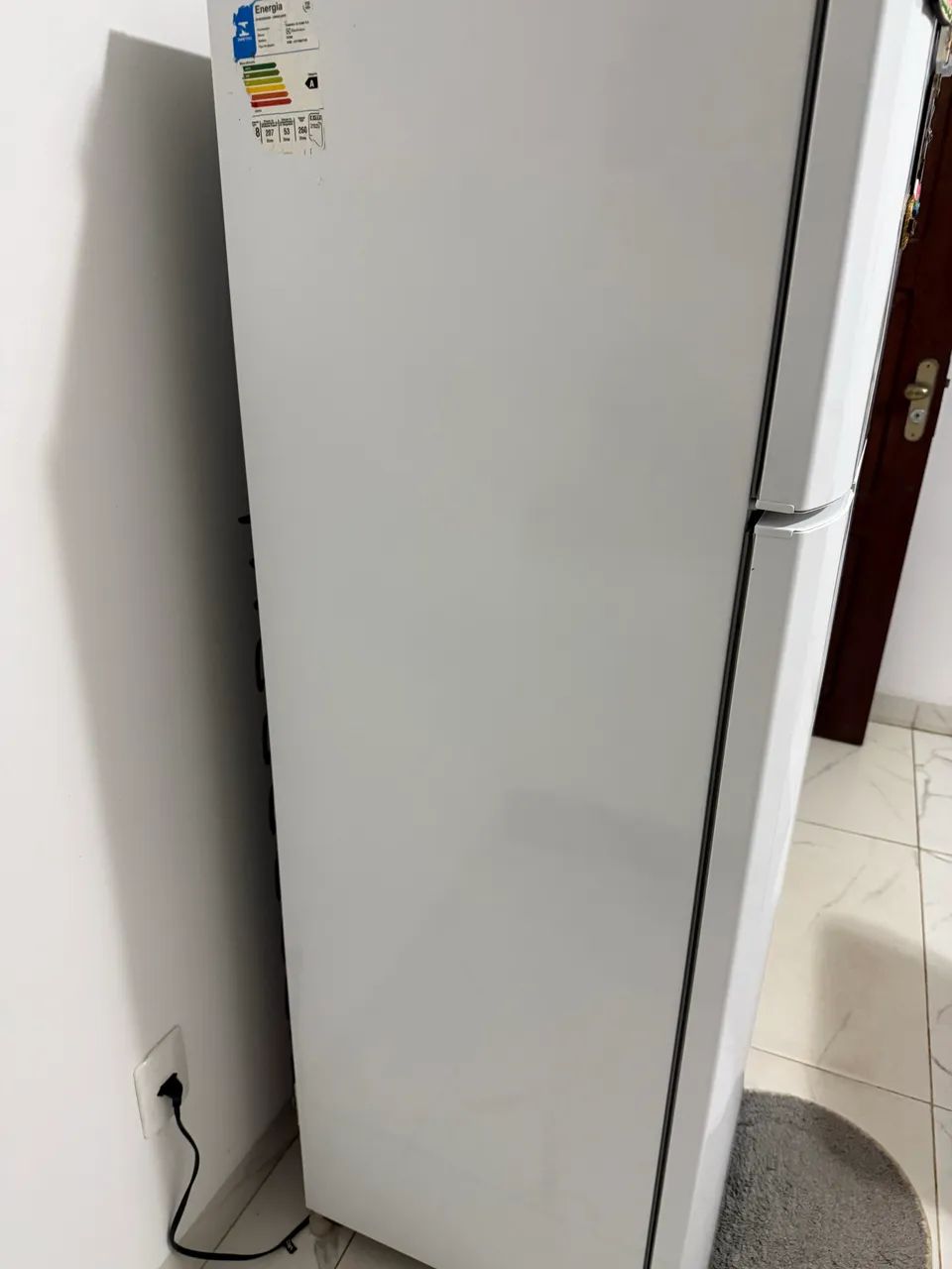 Geladeira em Ótimo Estado - Funcionando Perfeitamente - Foto 3