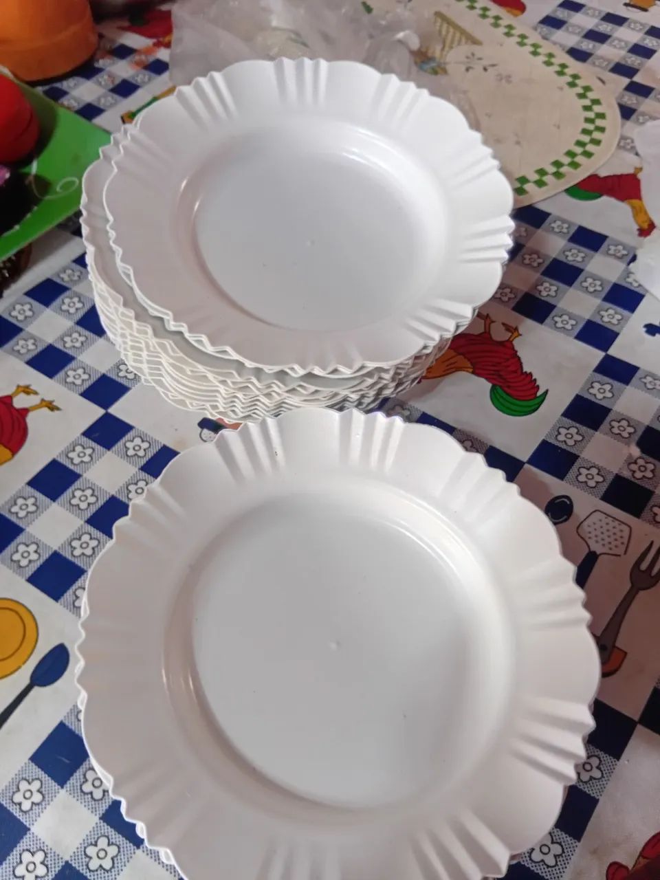 Pratos  plástico  para feijoada e  churrasco  - Foto 2
