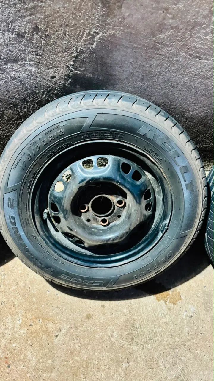 Rodas aro 13 com 4 pneus - Foto 2