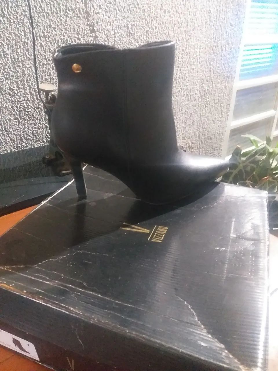 Bota em couro vizzano 38/39 - Foto 2