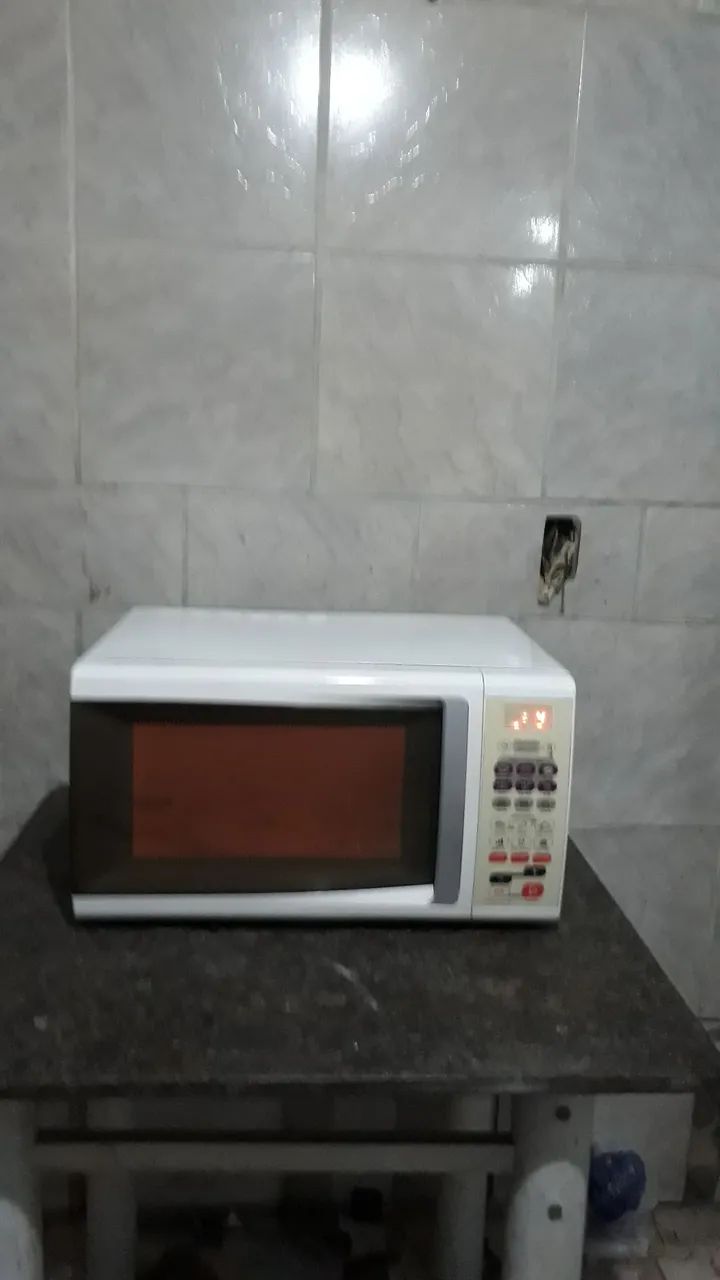 Microondas Brastemp 30litros funcionando perfeitamente. 