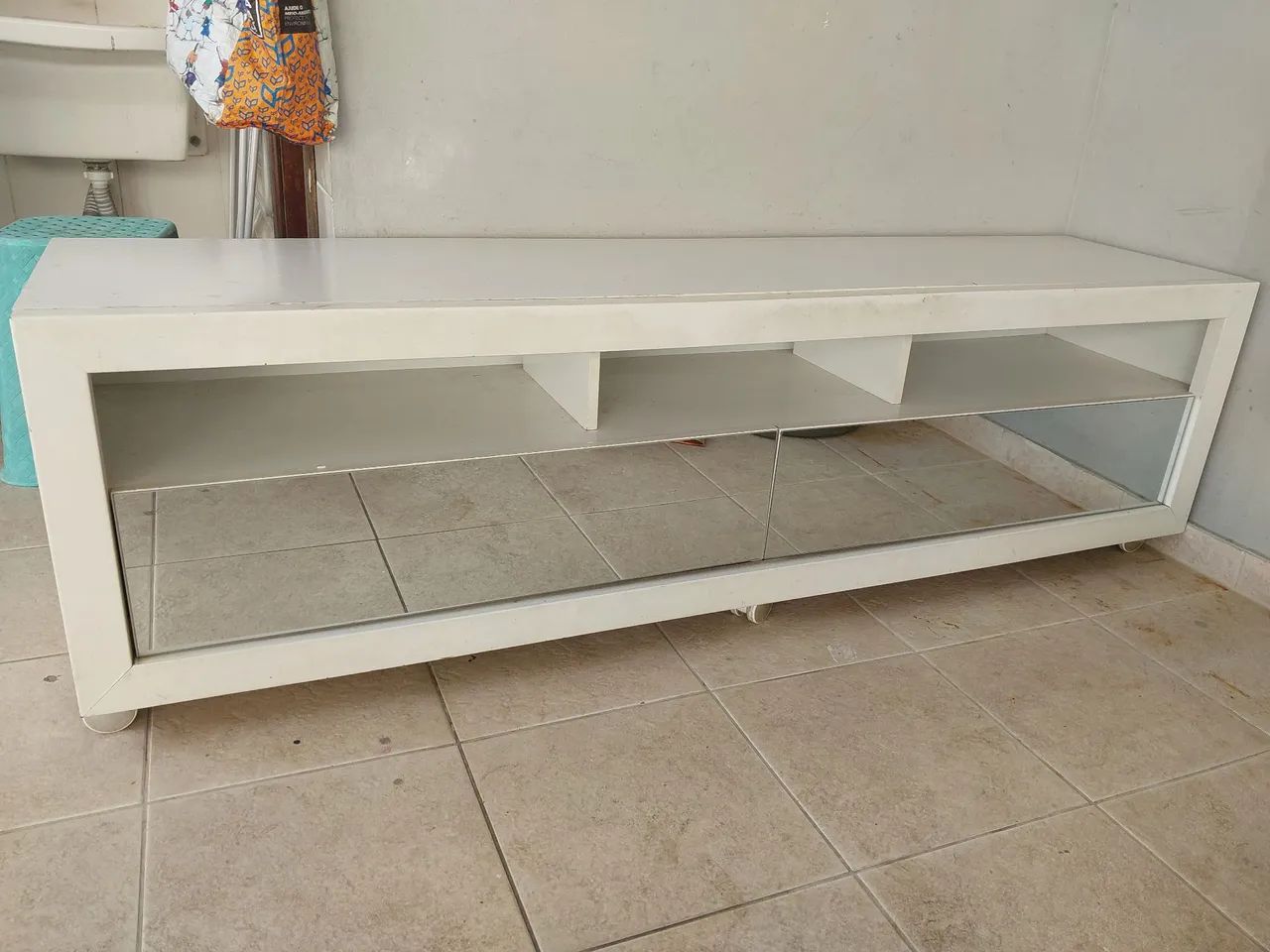 Rack Branco com espelho com defeito na gaveta