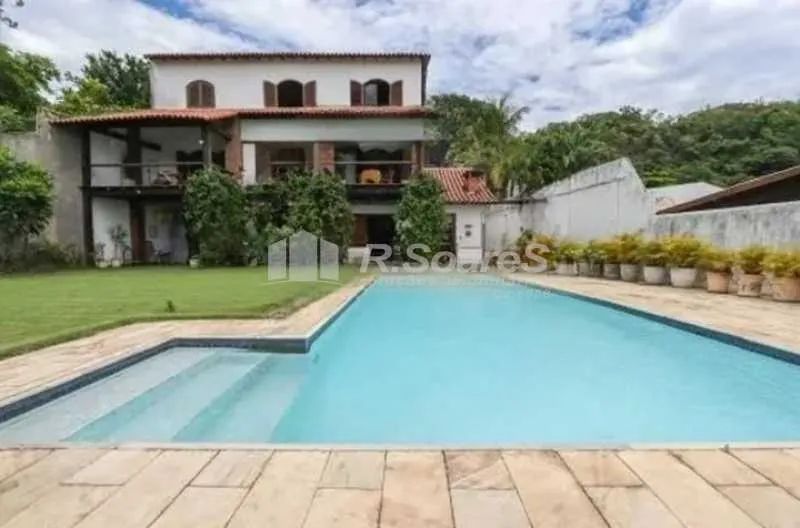 Casa de rua : Triplex / Residencial / Botafogo