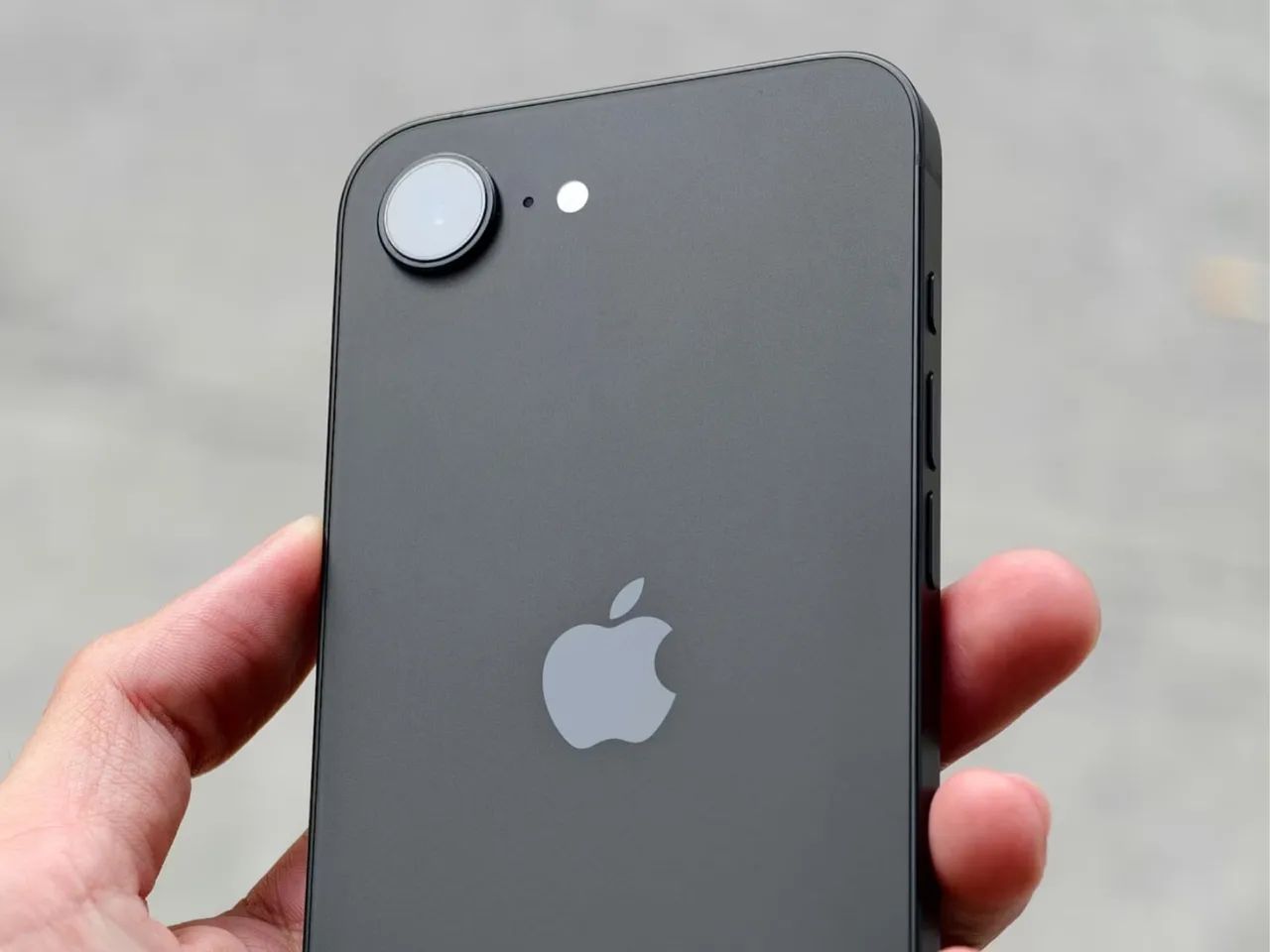 iPhone 17e 3.999 Preto com caixa e garantia  - Foto 2