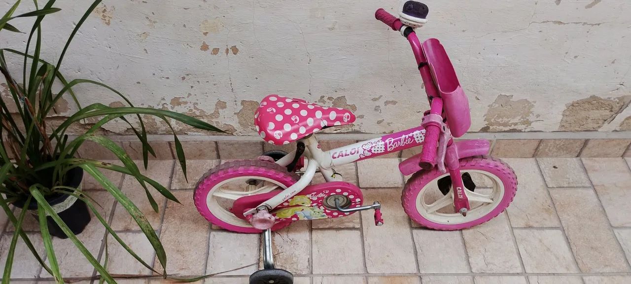 Bicicleta infantil Rosa usada Aro12 - com rodinhas  - Foto 4