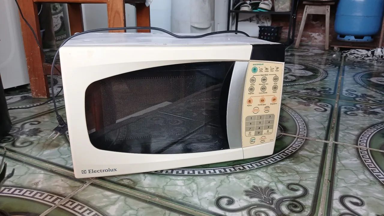 Vendo um micro-ondas 