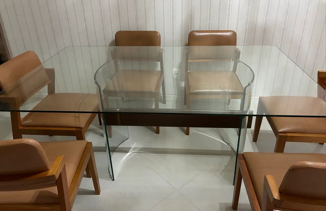 Mesa de jantar retangular em vidro