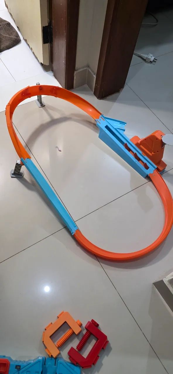 Pista Hotwheels com lançador 