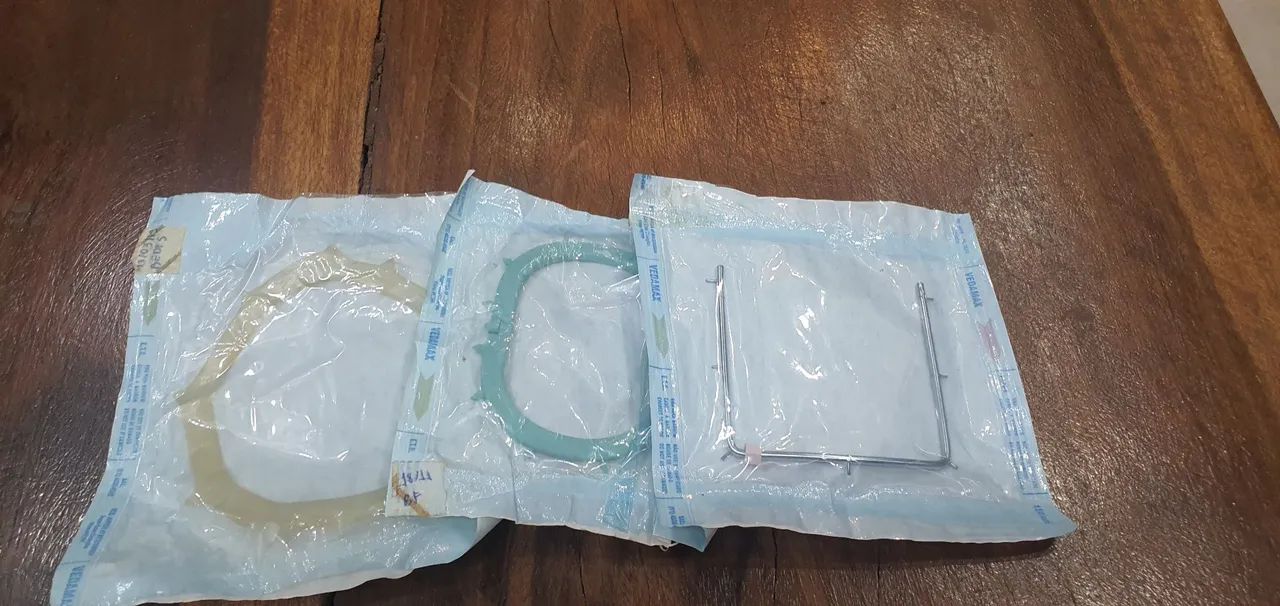 Vende se arcos de isolamento odontologico