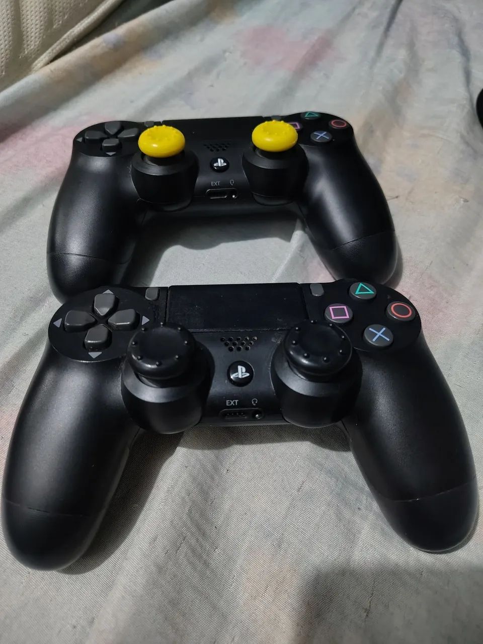 PS4 SLIM 1TB + 2 CONTROLES + GOD OF WAR RAGNAROK + JOGOS - Foto 3