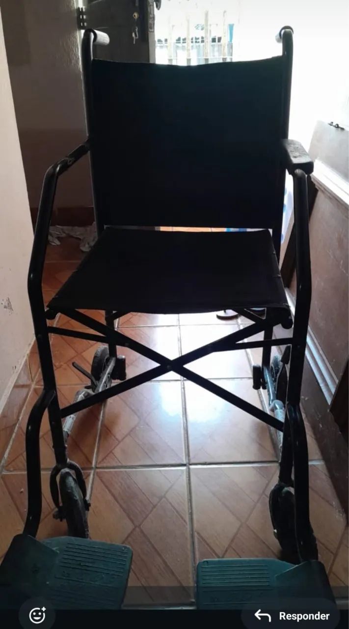 Cadeira de rodas semi nova  - Foto 2