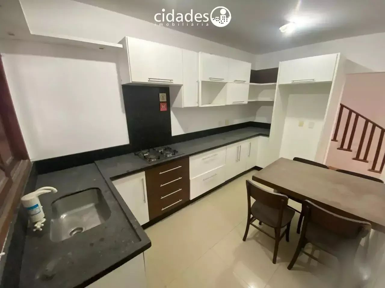 Locação de casa de 3 dormitórios com escritório no Rio Vermelho, Florianópolis - Foto 3