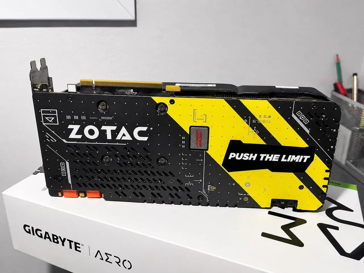 GTX 1070 AMP EXTREME 8GB - Foto 2