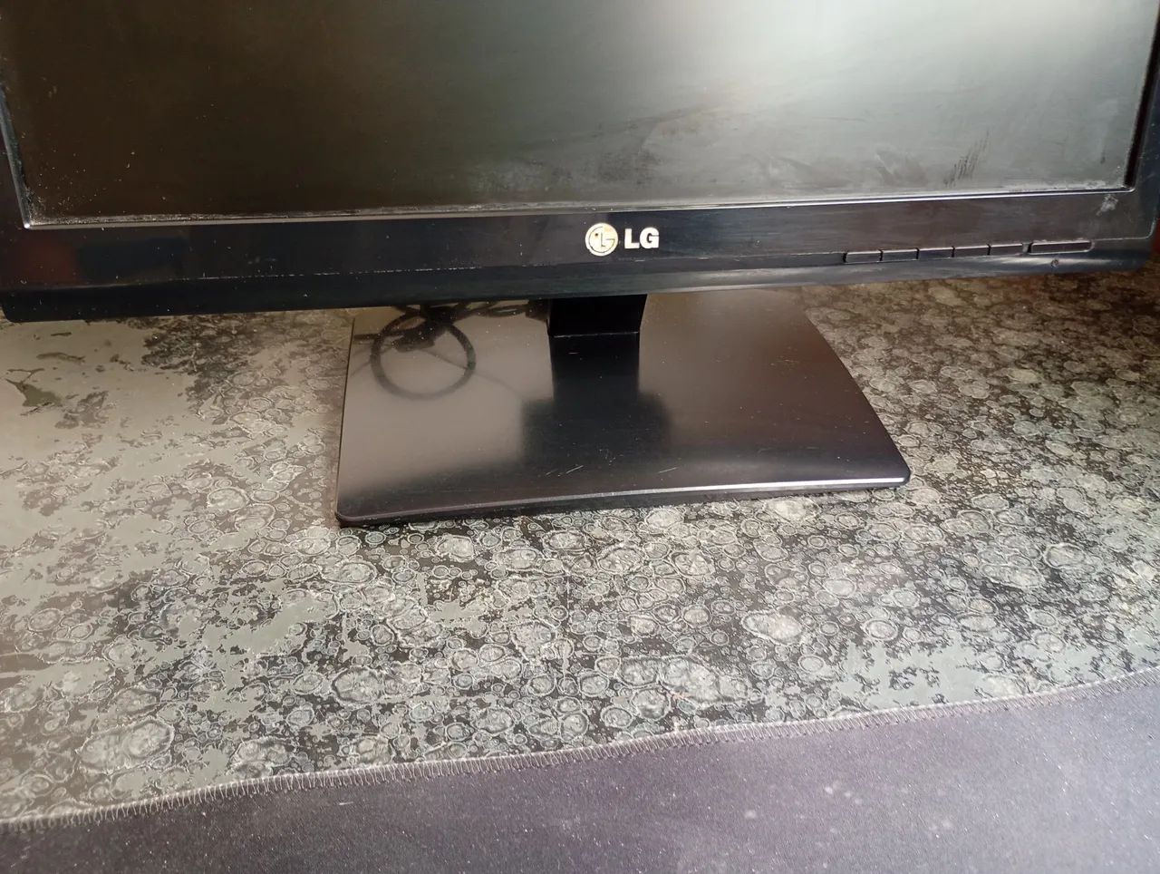 MONITOR LG 19 POLEGADAS , LED , SAIDA VGA , CABO DE FORÇA, CABO DE VIDEO , BASE - Foto 2
