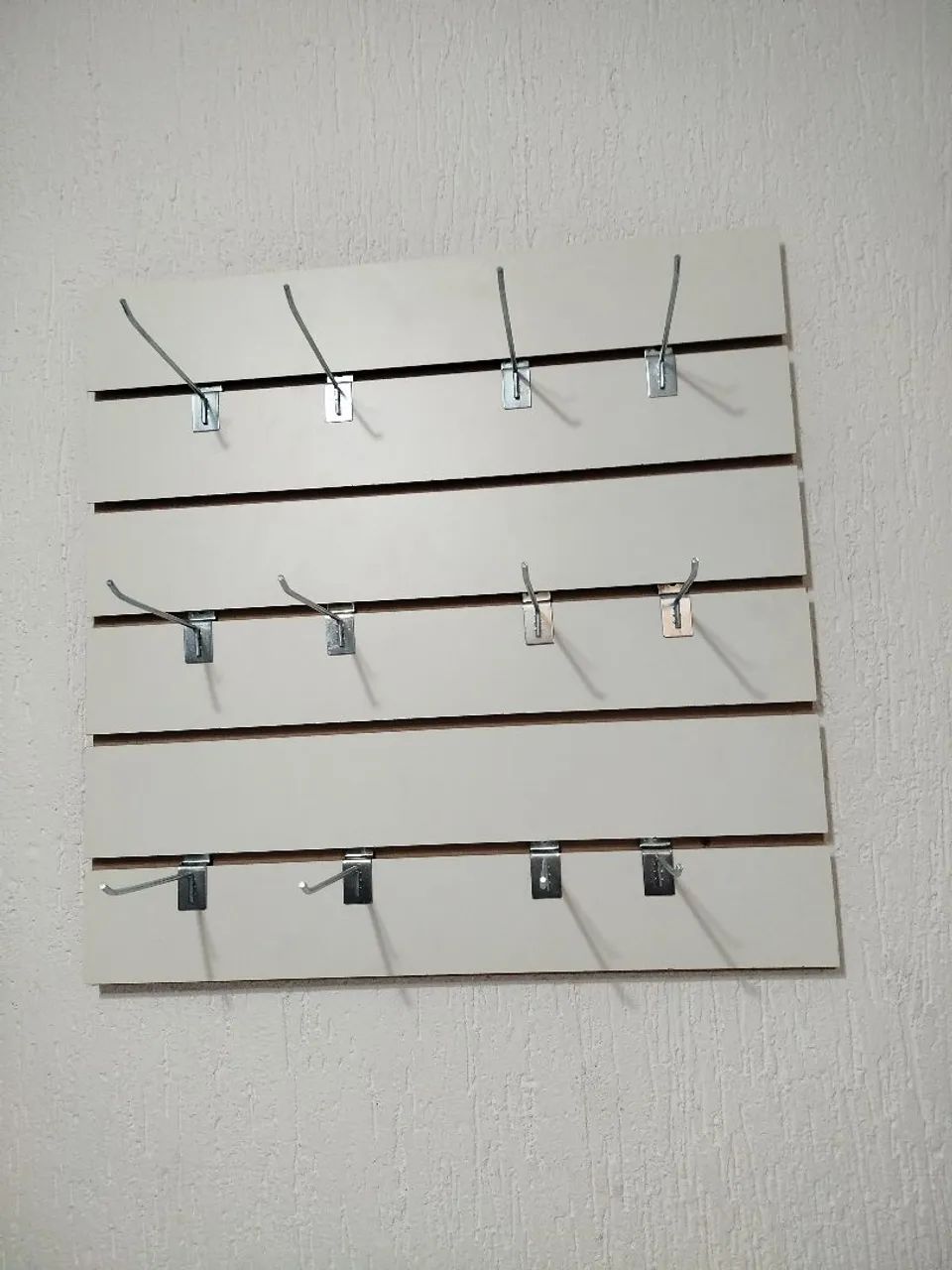 Painel Canelado 60x60 branco + 20 ganchos - Foto 2