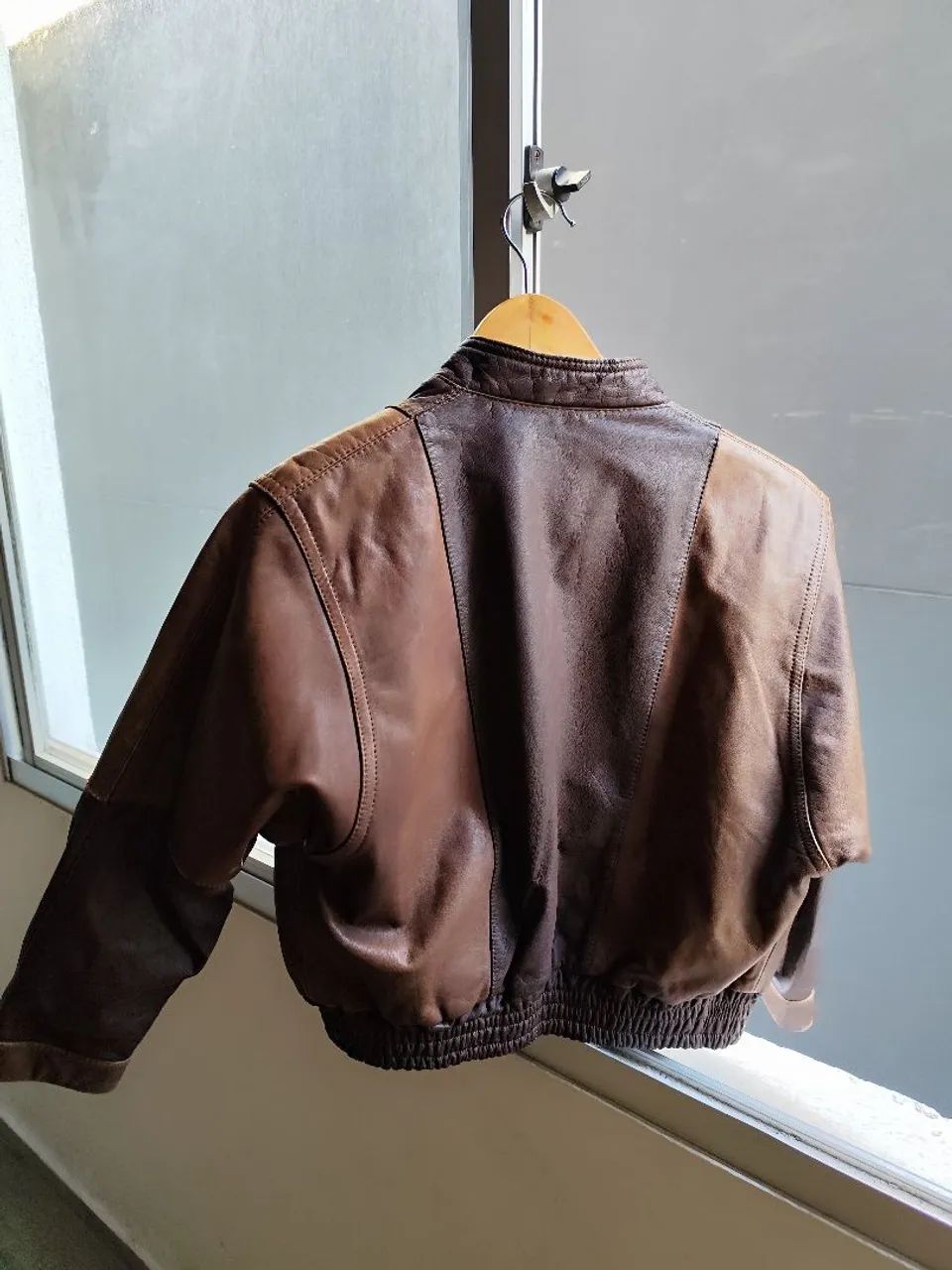 Vendo jaqueta de couro  - Foto 2