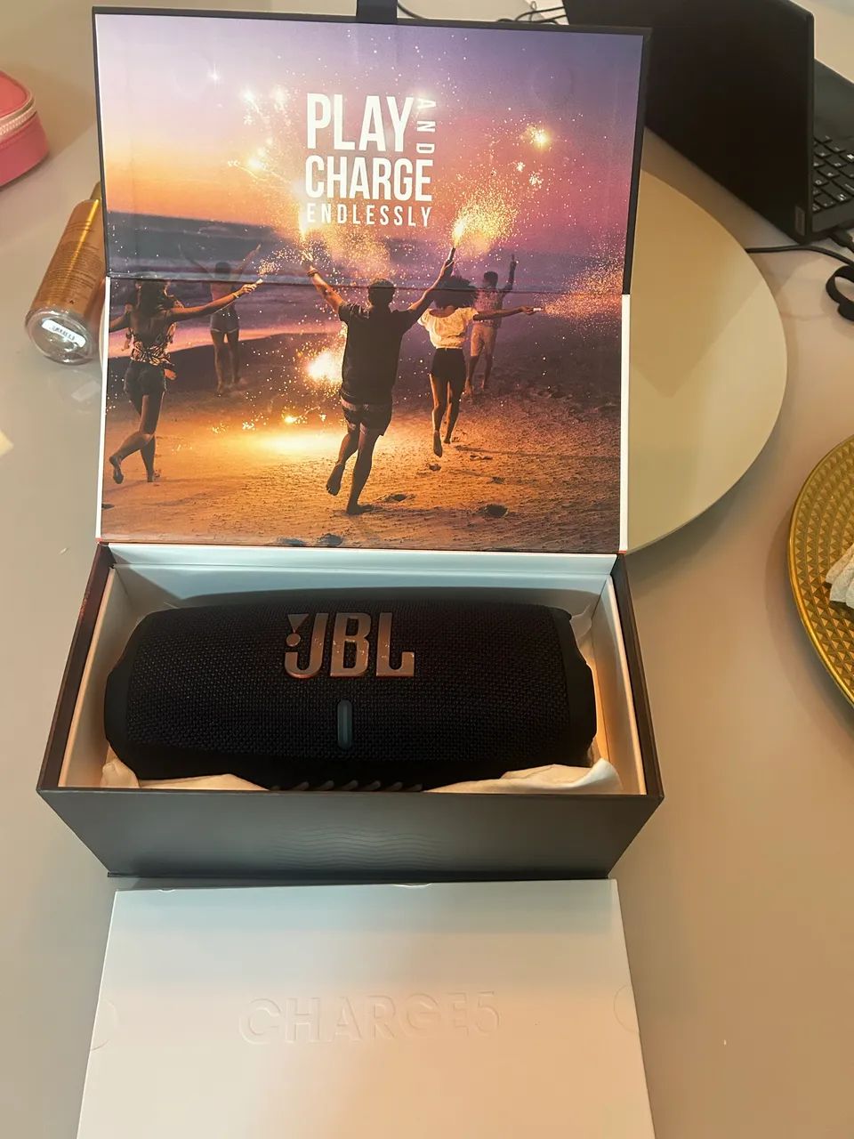 JBL Charge 5 preta