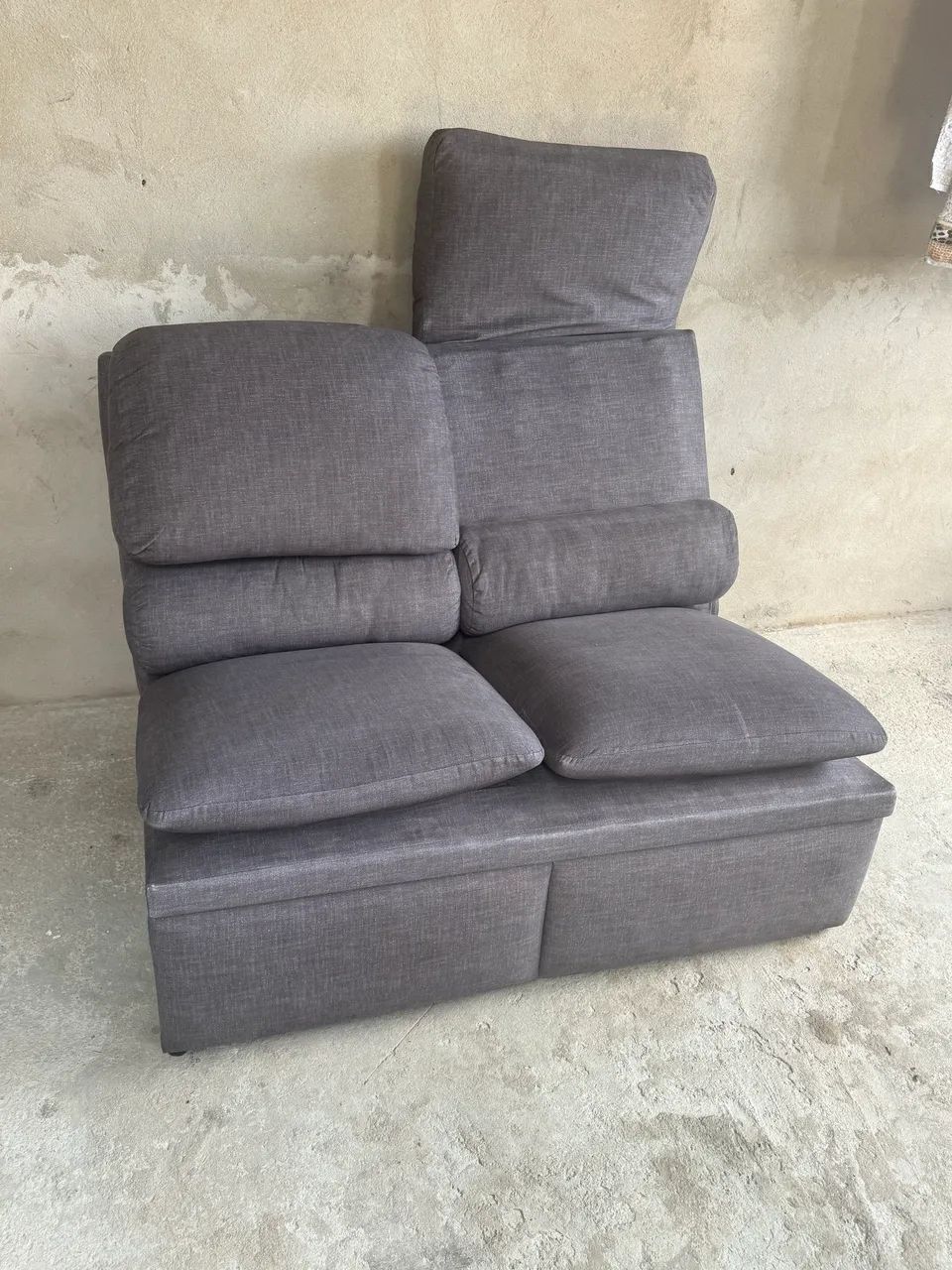 UmSofá de dois 2 lugares cor efeito jeans NOVO  - Foto 4