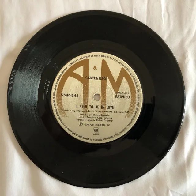 The Carpenters: I Need To Be In Love + Sandy (1976) Vinil - Foto 4