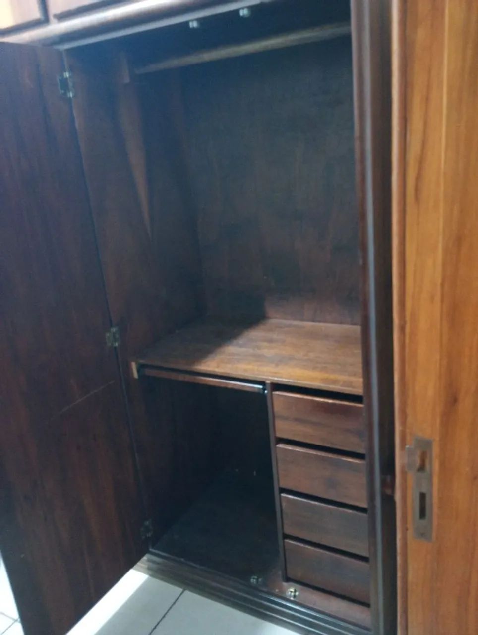 Guarda roupa de madeiras maciça  - Foto 5