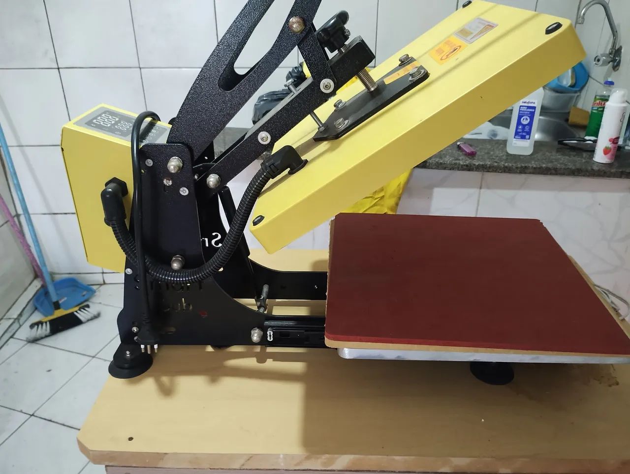 Máquina de estamparia e canecas vendendo juntos - Foto 3