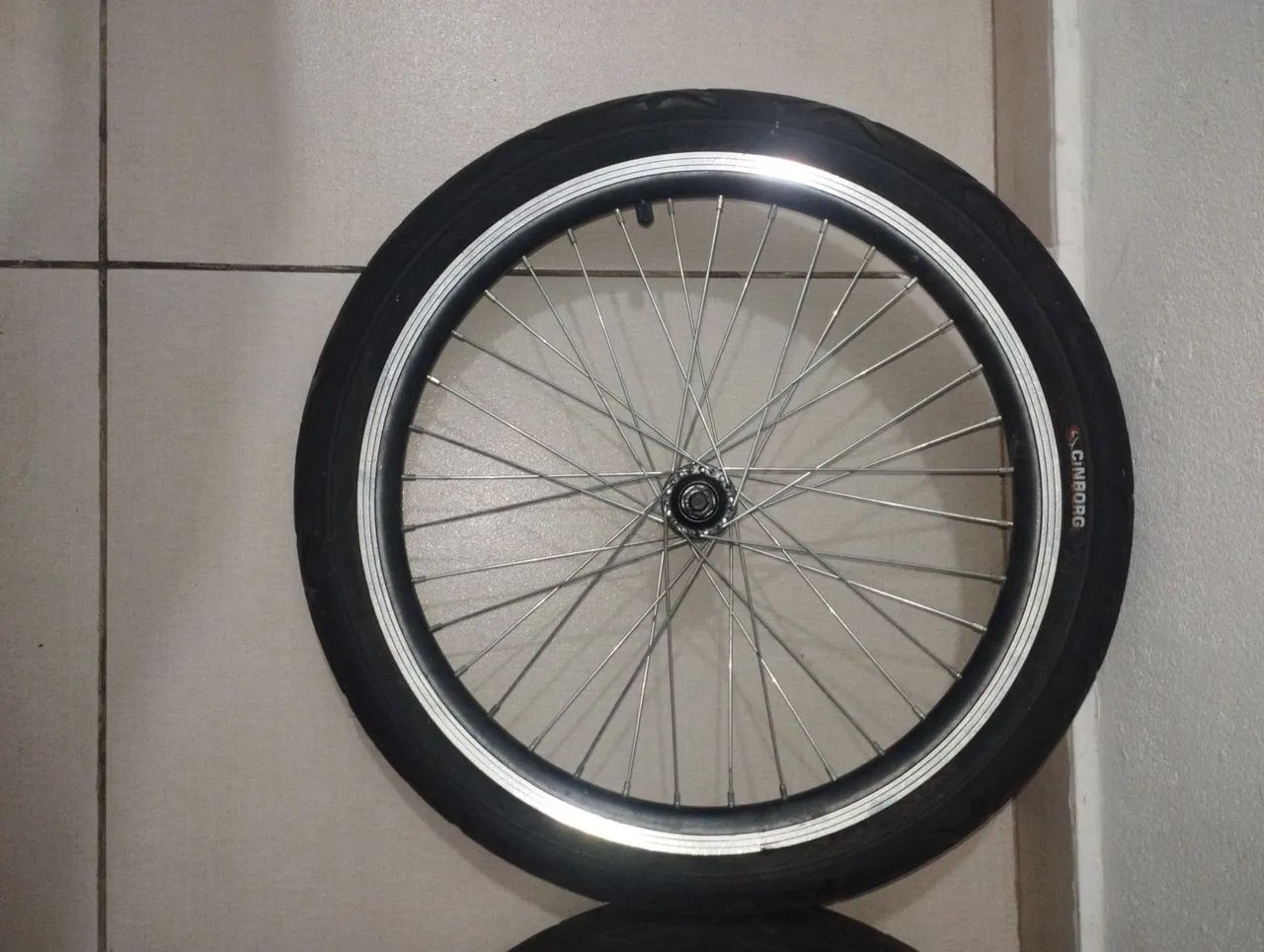 Par de Rodas aro 20 com pneus praieiro  - Foto 3