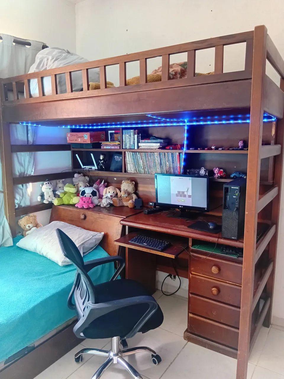 Vendo treliche com escrivaninha  e bau - Foto 5